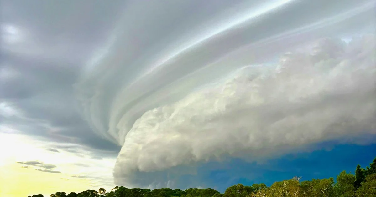 France Tornado at Pomas: The Rare Derecho That Crossed 550 km